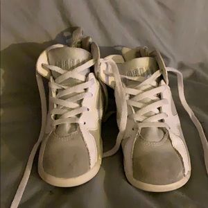 Size 10 Jordan toddler shoes